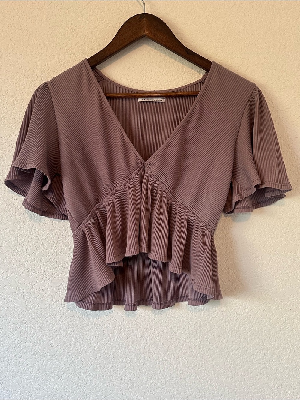 Urban Outfitters Mauve Ruffled V-Neck Flutter Sleeve Top
